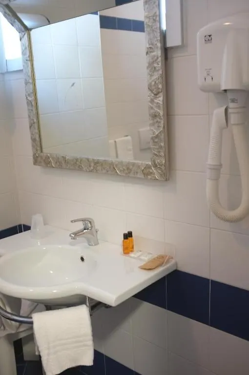 Hotel Della Citta Et De La Ville Forlì 4*,